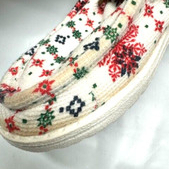 Hey Dude Wendy Youth 10 Ugly Sweater Christmas Slip On Loafer *Pre Owned - Picture 2 of 8